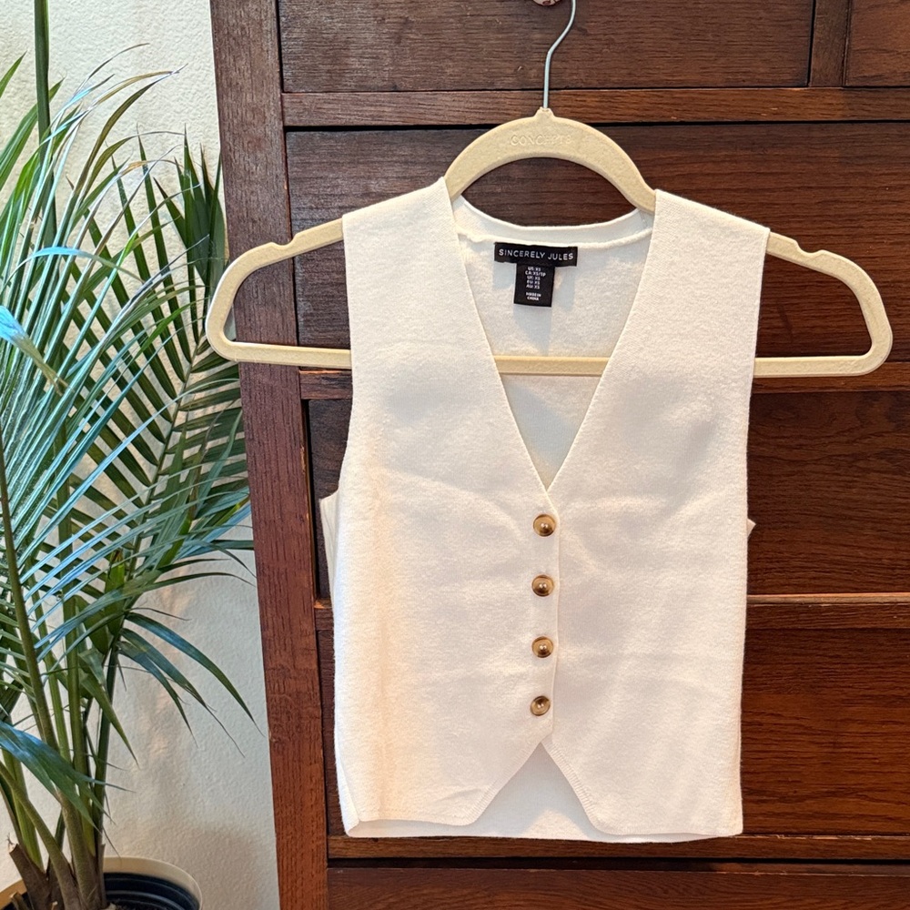 Sincerely Jules Cream Buttoned Vest Top